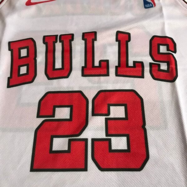 CHICAGO BULLS MICHAEL JORDAN 23 MEN'S WHITE JERSEY SWINGMAN